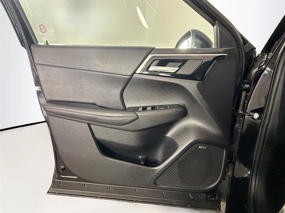 2025 Mitsubishi Outlander - Image 16 of 21
