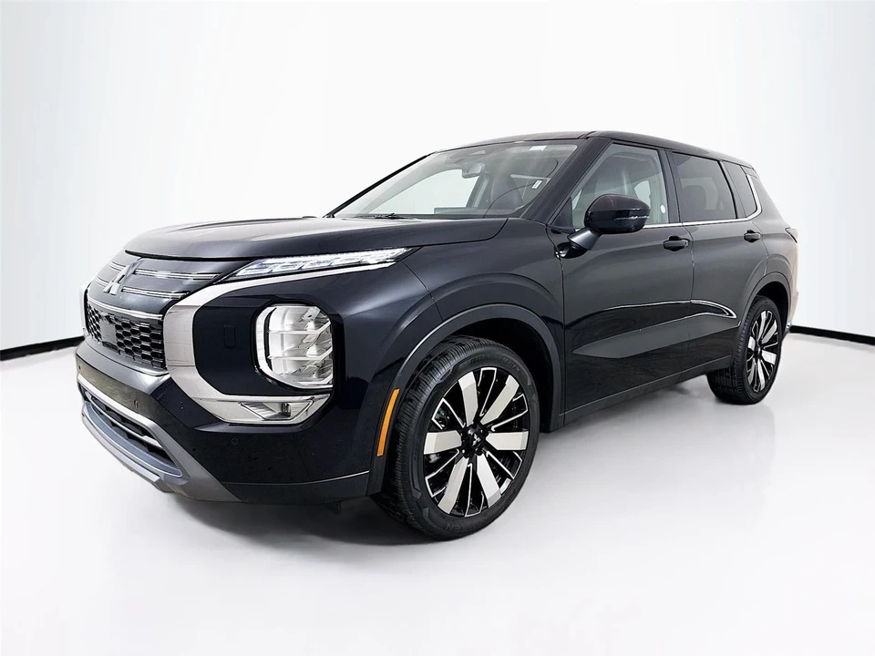 2025 Mitsubishi Outlander - Image 3 of 21