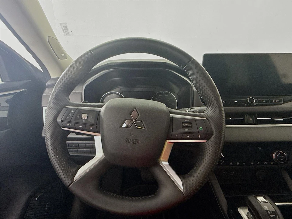 2025 Mitsubishi Outlander - Image 8 of 14