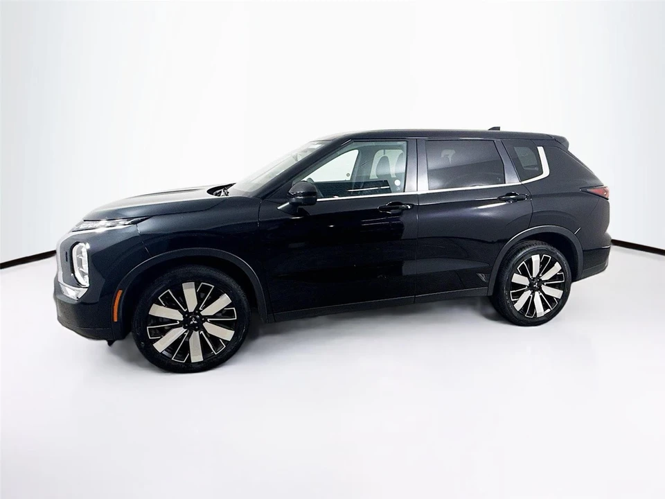 2025 Mitsubishi Outlander - Image 4 of 14