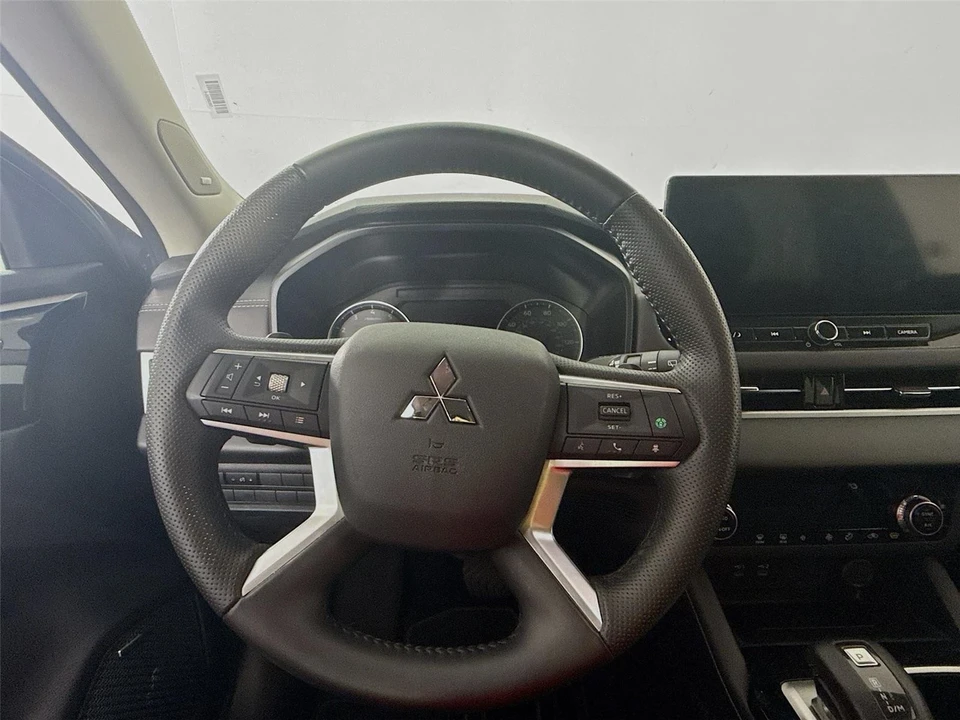 2025 Mitsubishi Outlander - Image 8 of 14