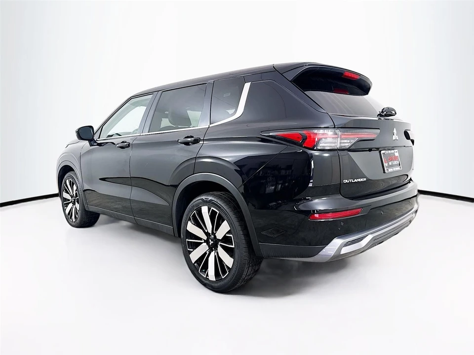 2025 Mitsubishi Outlander - Image 5 of 21