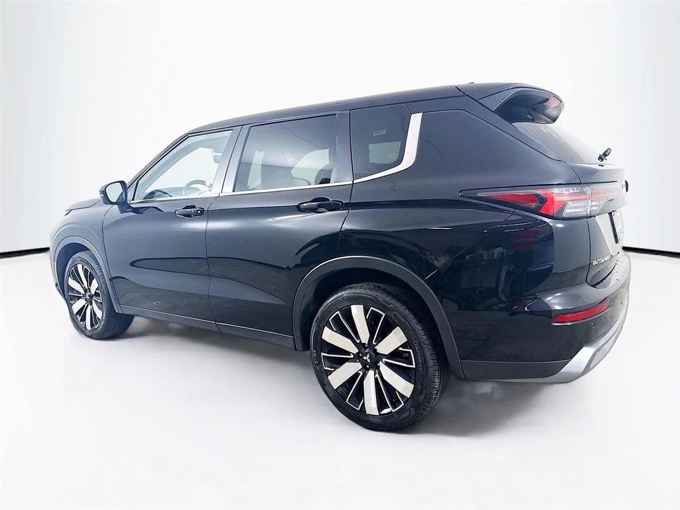 2025 Mitsubishi Outlander - Image 5 of 14