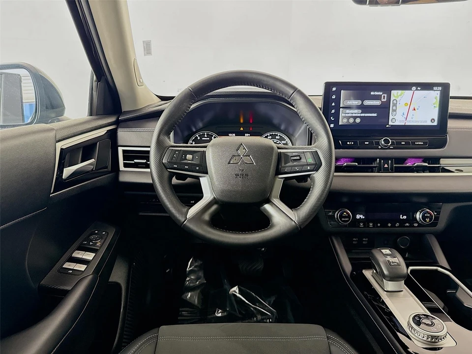 2025 Mitsubishi Outlander - Image 19 of 21