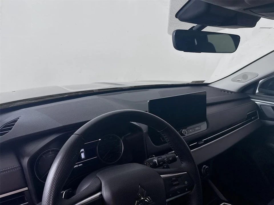 2025 Mitsubishi Outlander - Image 6 of 14