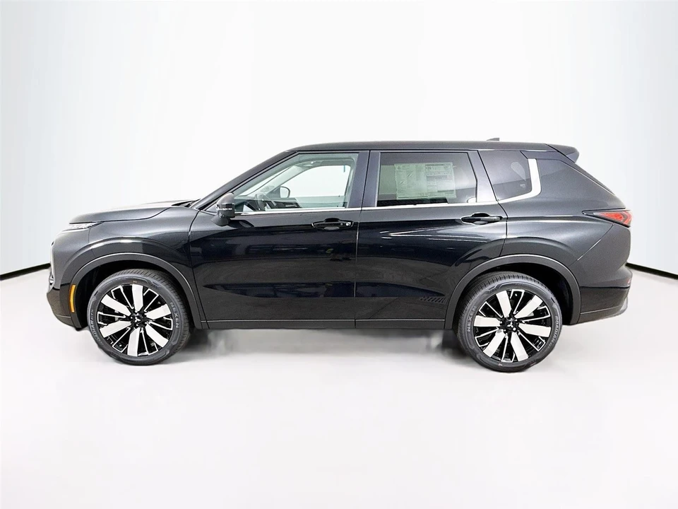 2025 Mitsubishi Outlander - Image 4 of 21