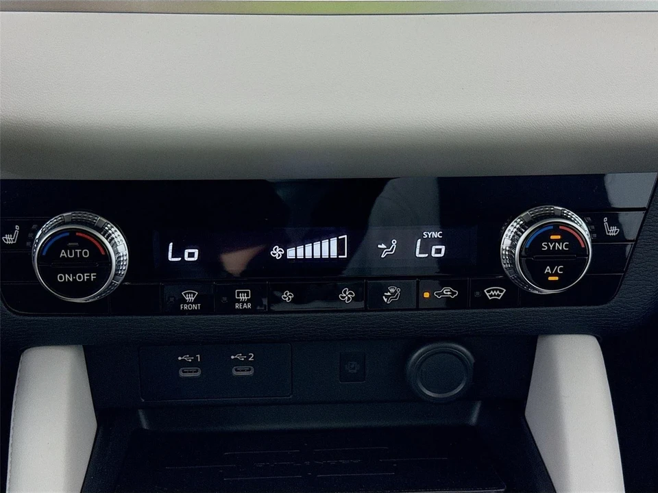 2025 Mitsubishi Outlander - Image 15 of 21