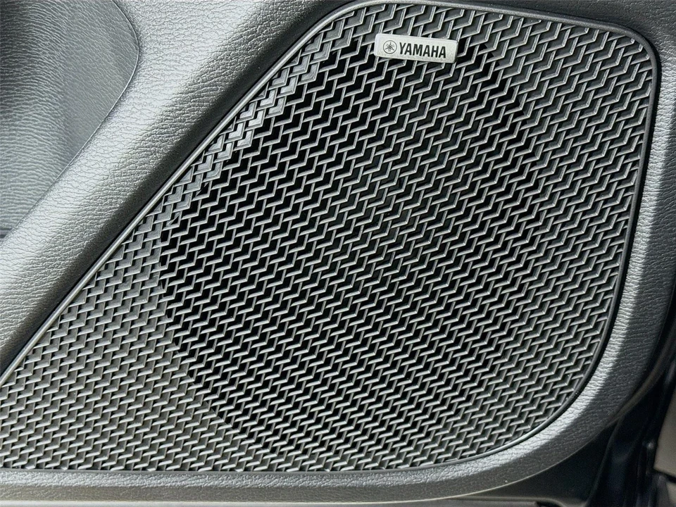 2025 Mitsubishi Outlander - Image 18 of 21
