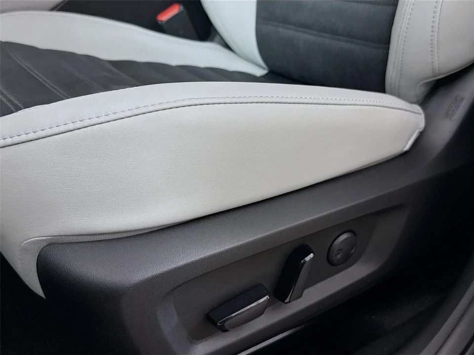 2025 Mitsubishi Outlander - Image 19 of 21
