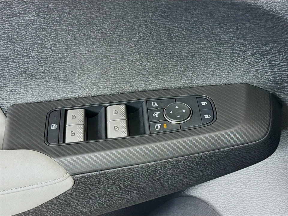 2025 Mitsubishi Outlander - Image 17 of 21