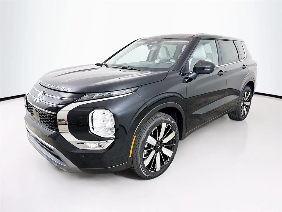 2025 Mitsubishi Outlander - Image 3 of 21