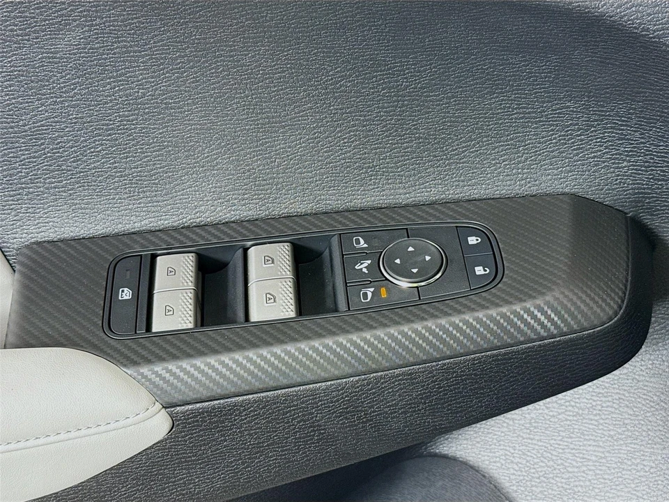 2025 Mitsubishi Outlander - Image 17 of 21