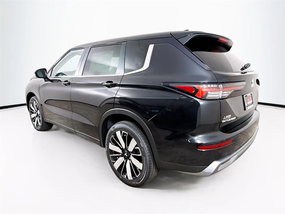 2025 Mitsubishi Outlander - Image 5 of 21