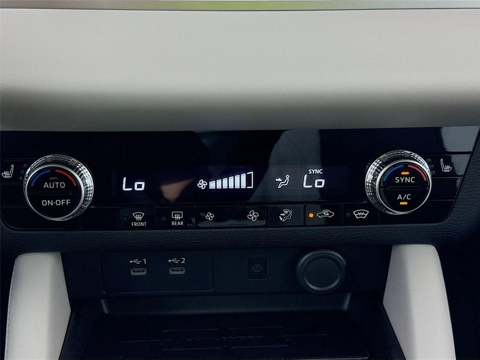 2025 Mitsubishi Outlander - Image 15 of 21