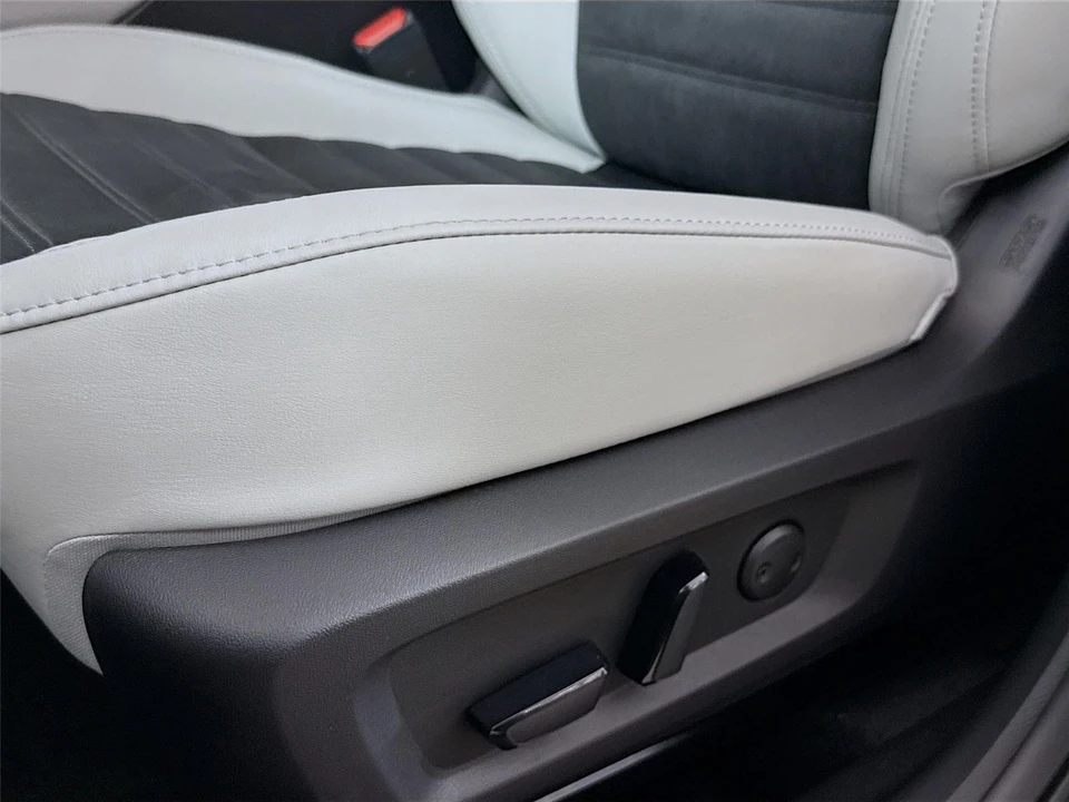 2025 Mitsubishi Outlander - Image 19 of 21