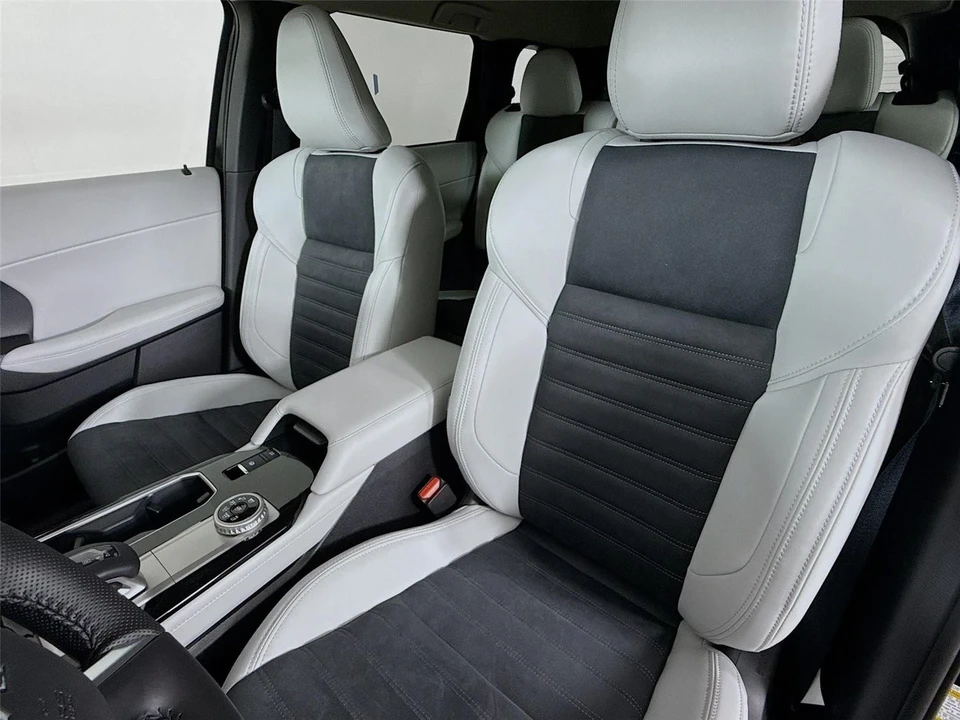 2025 Mitsubishi Outlander - Image 20 of 21