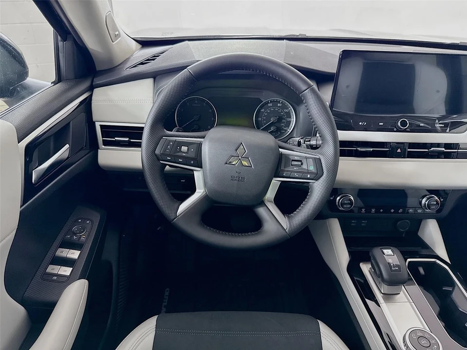 2025 Mitsubishi Outlander - Image 21 of 21