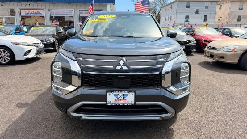 2025 Mitsubishi Outlander - Image 3 of 12