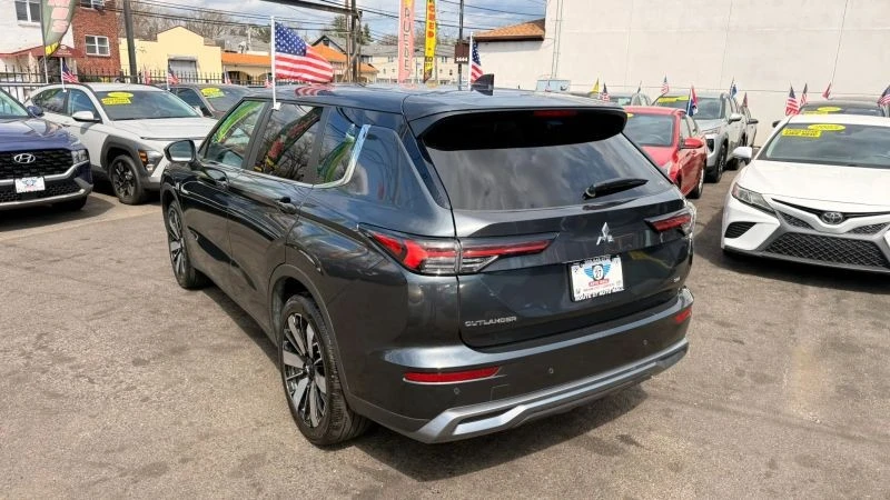2025 Mitsubishi Outlander - Image 5 of 12
