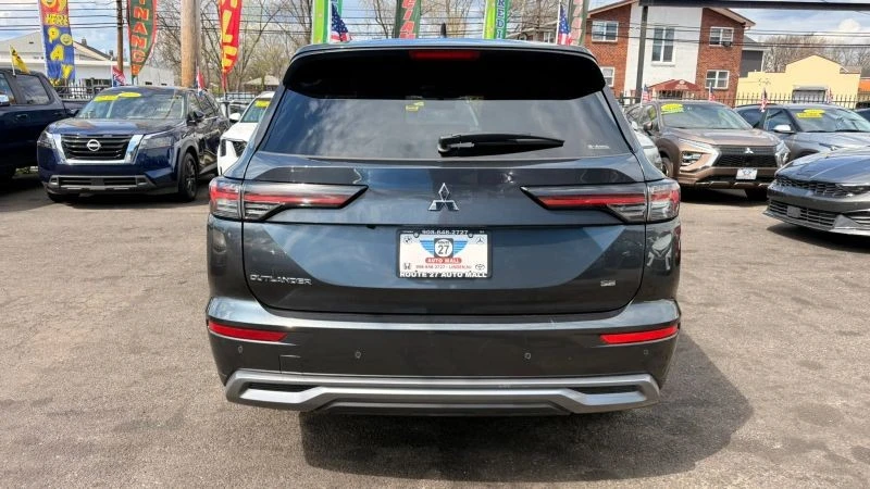 2025 Mitsubishi Outlander - Image 6 of 12