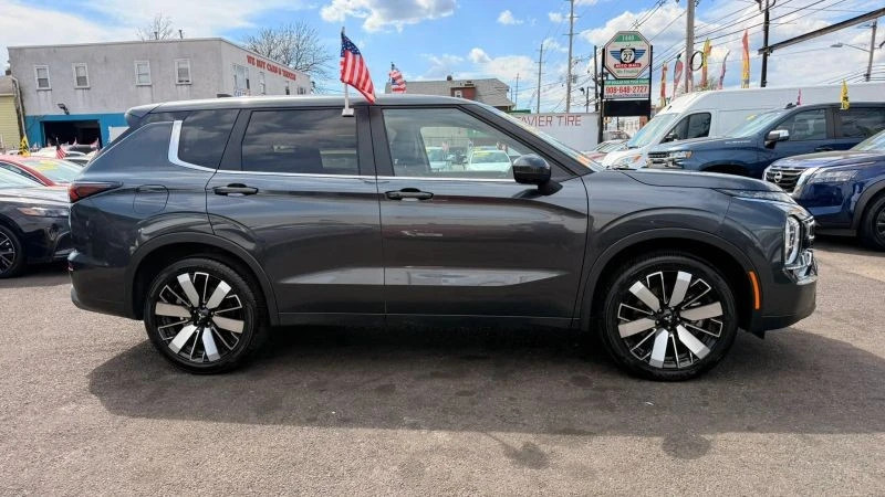 2025 Mitsubishi Outlander - Image 11 of 12