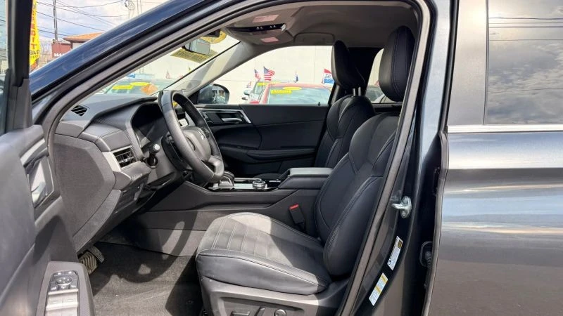 2025 Mitsubishi Outlander - Image 12 of 12