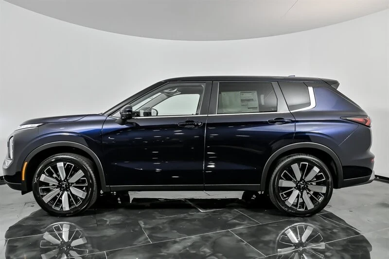 2025 Mitsubishi Outlander - Image 6 of 21