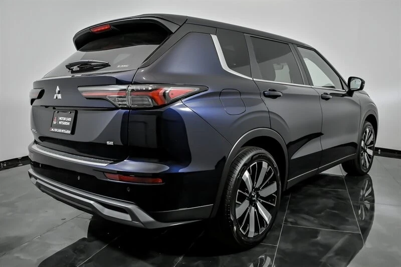 2025 Mitsubishi Outlander - Image 8 of 21