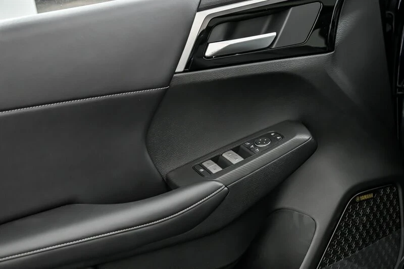 2025 Mitsubishi Outlander - Image 11 of 21