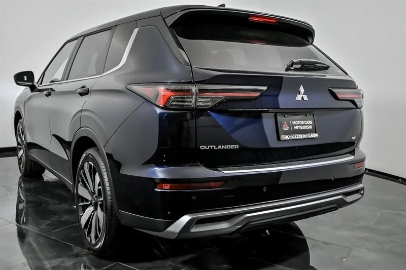 2025 Mitsubishi Outlander - Image 7 of 21