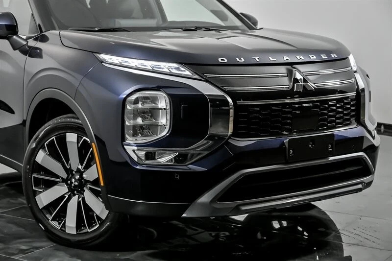 2025 Mitsubishi Outlander - Image 2 of 21