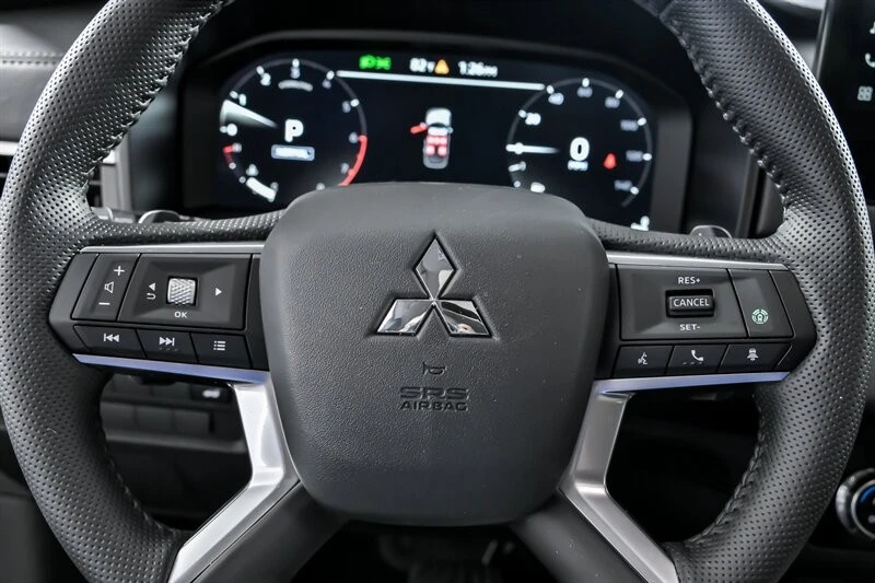 2025 Mitsubishi Outlander - Image 18 of 24