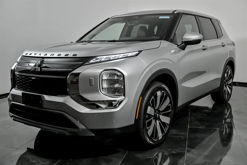 2025 Mitsubishi Outlander - Image 5 of 24