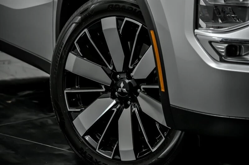 2025 Mitsubishi Outlander - Image 3 of 21