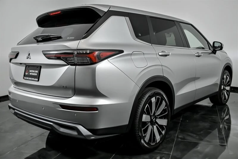 2025 Mitsubishi Outlander - Image 8 of 24