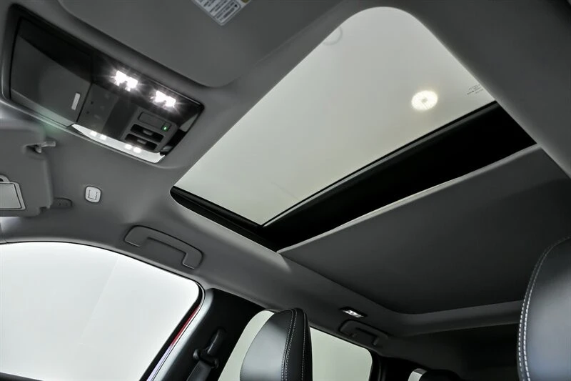 2025 Mitsubishi Outlander - Image 14 of 24