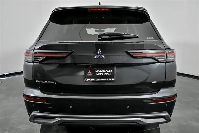2025 Mitsubishi Outlander - Image 8 of 21