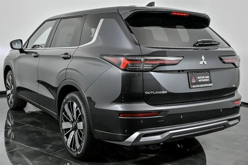 2025 Mitsubishi Outlander - Image 7 of 21