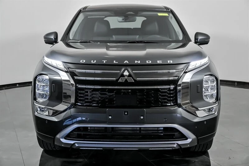 2025 Mitsubishi Outlander - Image 4 of 21