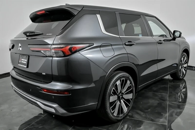 2025 Mitsubishi Outlander - Image 9 of 21
