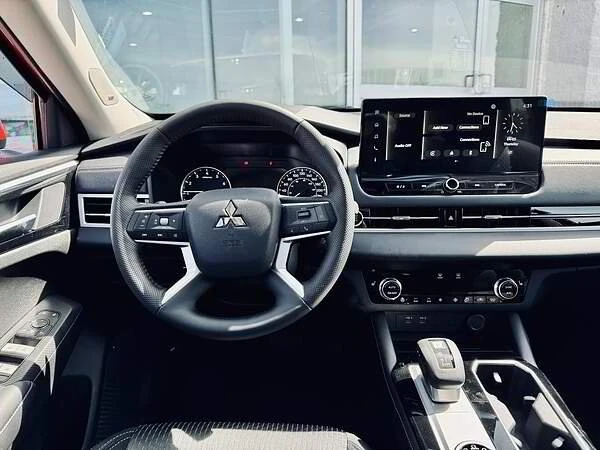2025 Mitsubishi Outlander - Image 10 of 19