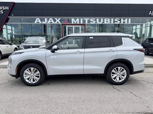 2025 Mitsubishi Outlander - Image 2 of 19