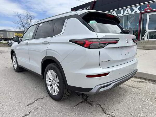 2025 Mitsubishi Outlander - Image 3 of 19