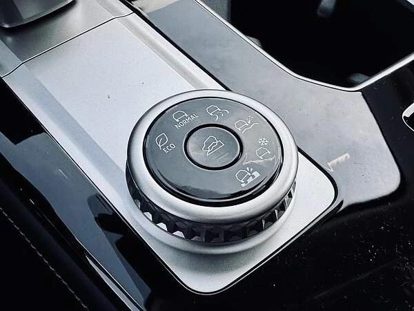 2025 Mitsubishi Outlander - Image 18 of 19