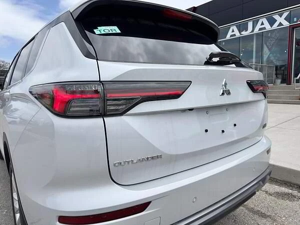 2025 Mitsubishi Outlander - Image 6 of 19