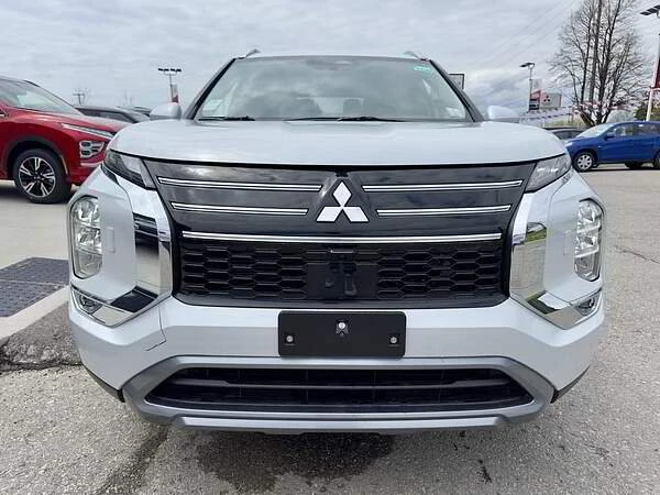 2025 Mitsubishi Outlander - Image 4 of 19