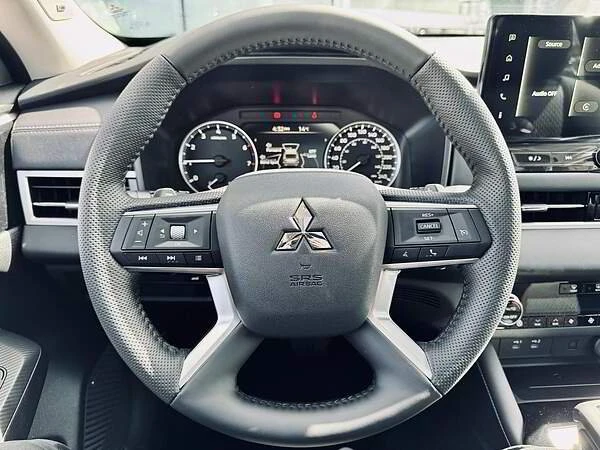 2025 Mitsubishi Outlander - Image 11 of 19