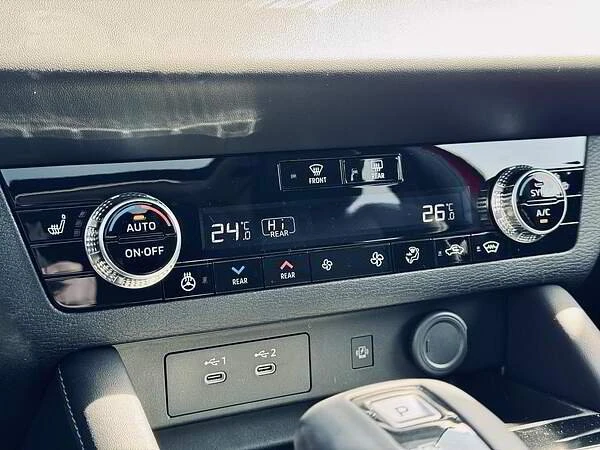 2025 Mitsubishi Outlander - Image 16 of 19