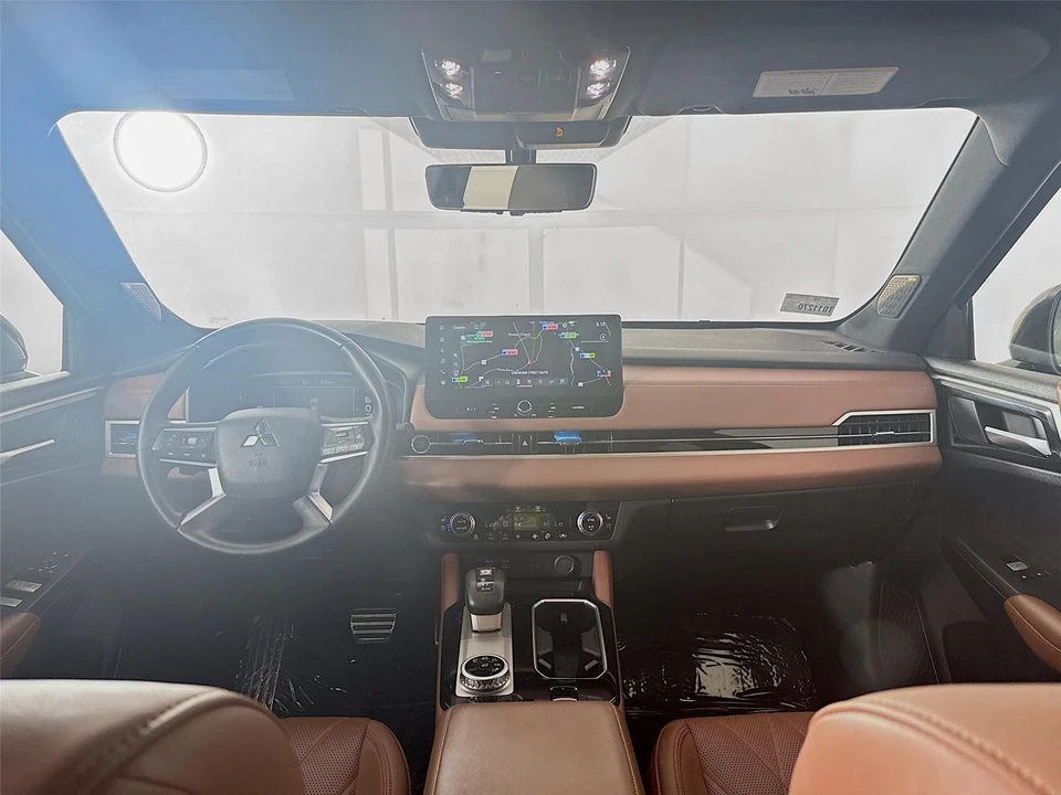 2025 Mitsubishi Outlander - Image 8 of 21