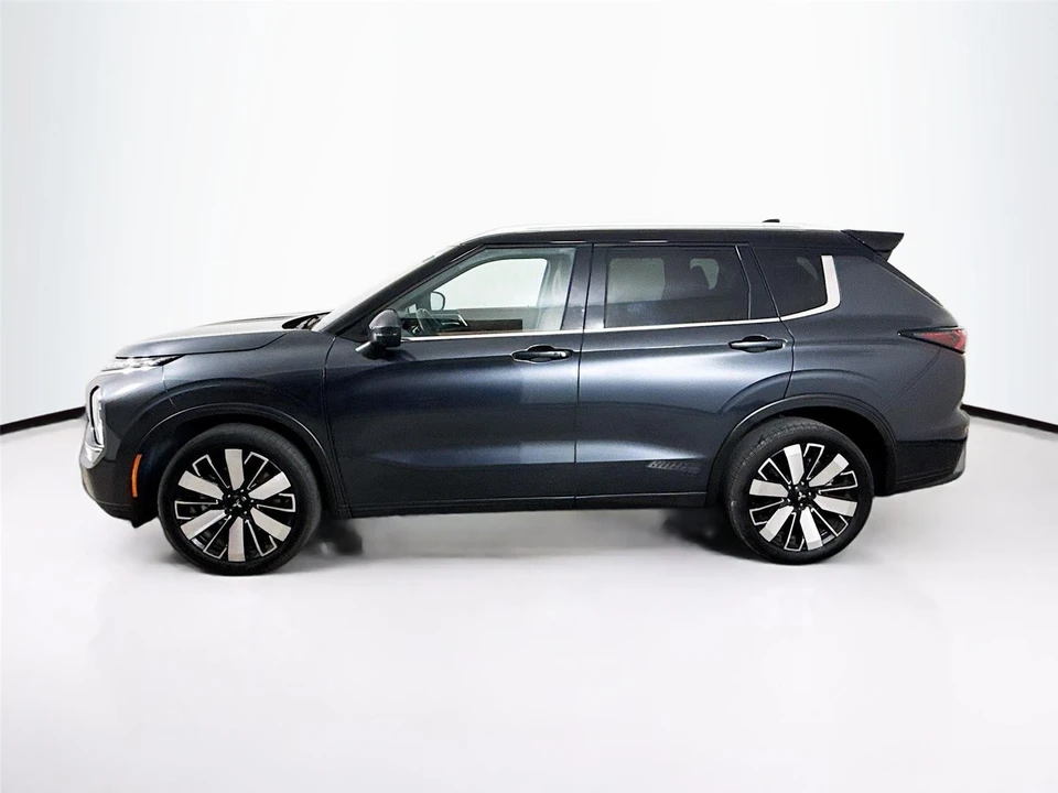 2025 Mitsubishi Outlander - Image 4 of 14